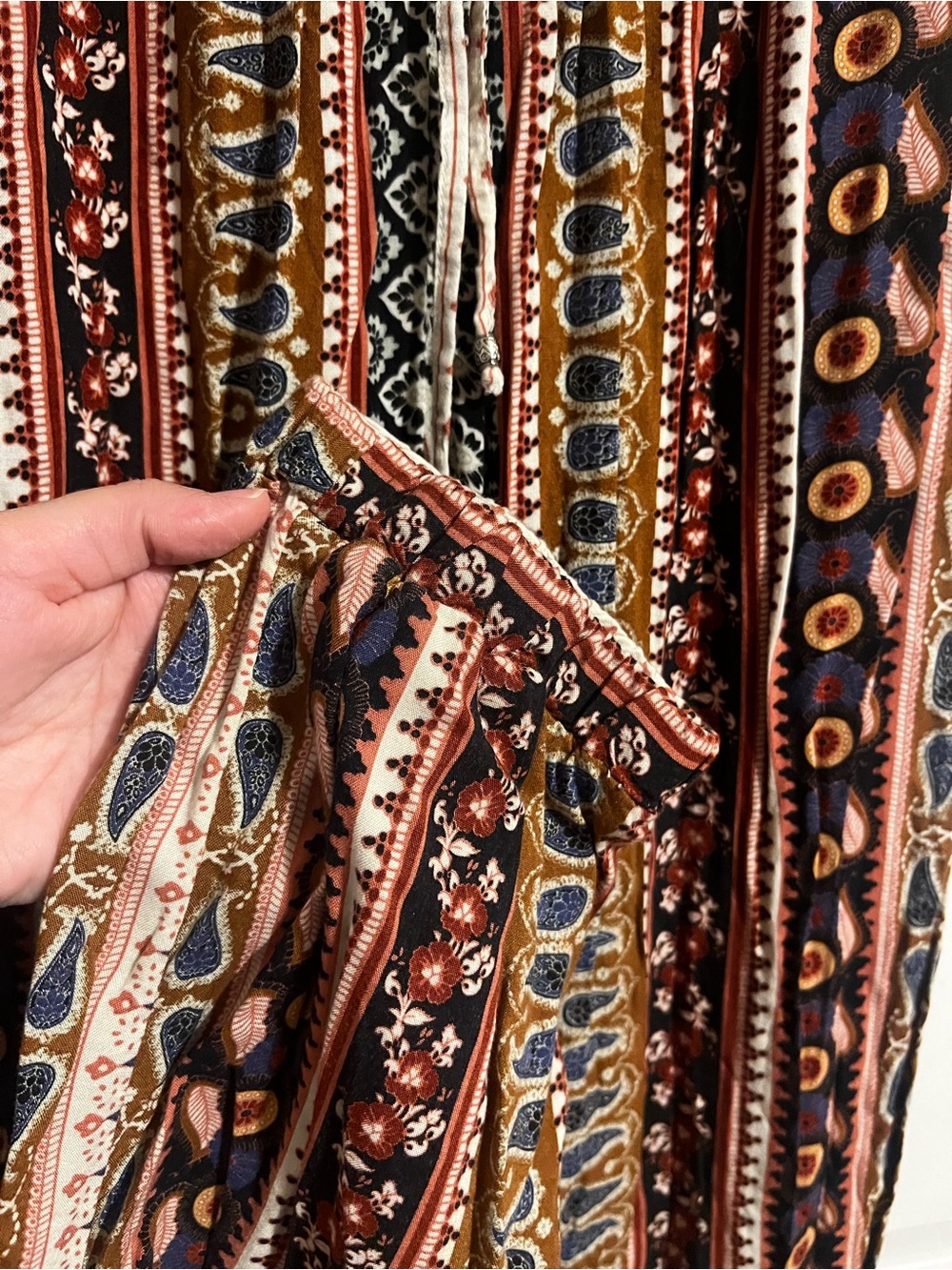 American Eagle Outfitters | Multicolor Tribal-Print Joggers - Sz Small - Picture 5 of 9